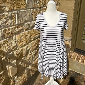 Zara White V Neck T Shirt Dress with Slimming Dark Navy Stripes